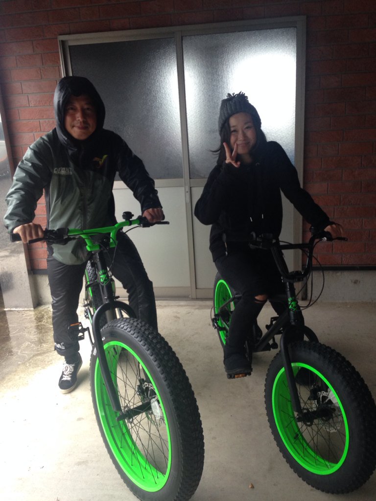 تويتر Second Stage على تويتر Bronx 26 Dd Bronx Dd マットブラック ライム 夫婦茶碗ならぬ夫婦ファットバイク ご納車おめでとうございます お買い上げ誠にありがとうございました 楽しんでrideしてくださいね T Co Kcwmz2axbj