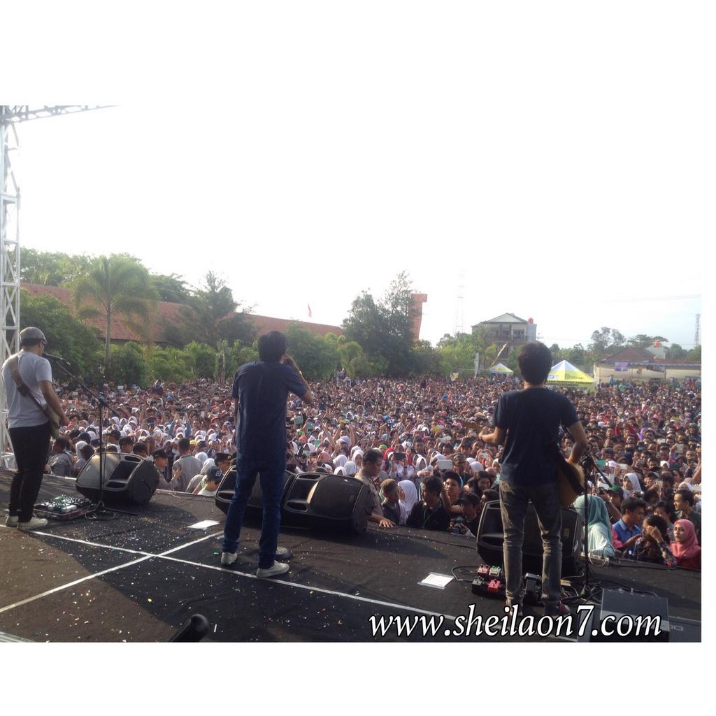 Kita di pertemukan #Cilacap SMA 2 Cilacap <a href="/sheilaon7/">Sheila On 7</a> #Np Yang Terlewatkan