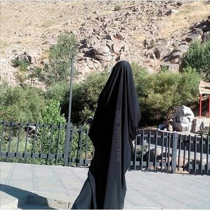 لا تتعب بالك
فكل ما خالطت الناس ستزداد يقيناً

بـأن الأخلاق مثل الأرزاق
قسمة من الله
فيها الغني وفيها الفقير .. ̼ ོ🍥