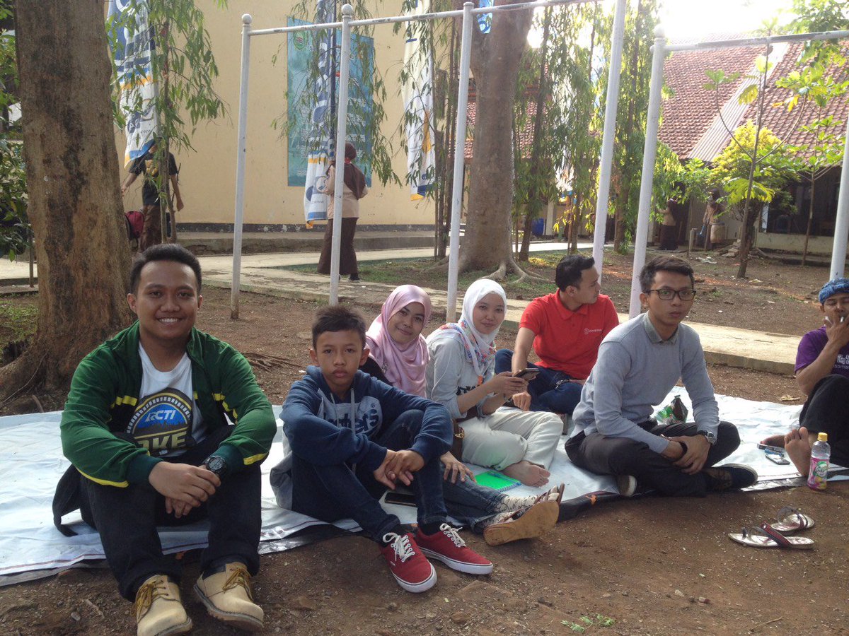 Persiapan LKBB XVIII. Segelintir alumni udah datang. Akang teteh yang lain yu kemari yu..