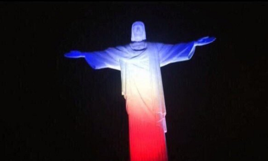 OK_Magazine's tweet photo. Heartbreaking. World landmarks light up to honour victims of Paris attacks: https://t.co/6G2AdaZDay https://t.co/n6qgrCxZ2i