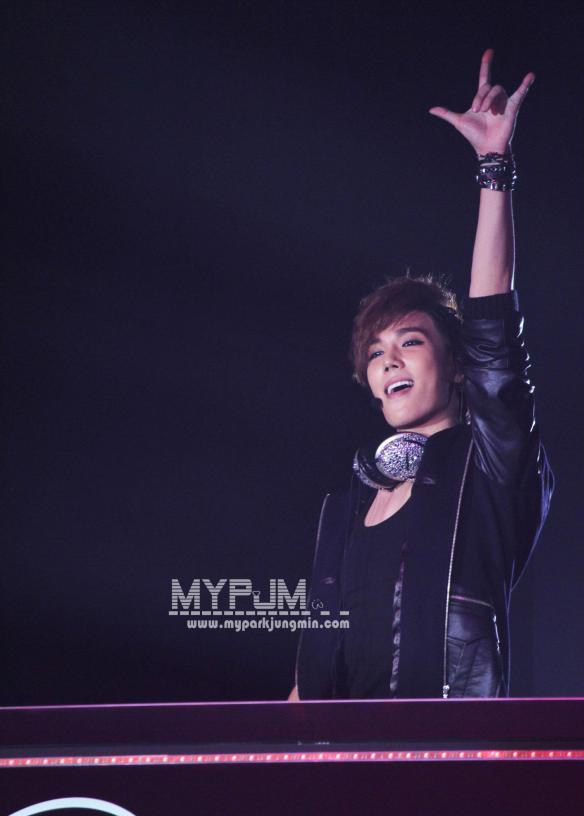 PJMdocter104's tweet photo. Selam gençler ben gelmiş bulunmaktayım... #ParkJungMin #SS501 https://t.co/SLoLgh2Fz0
