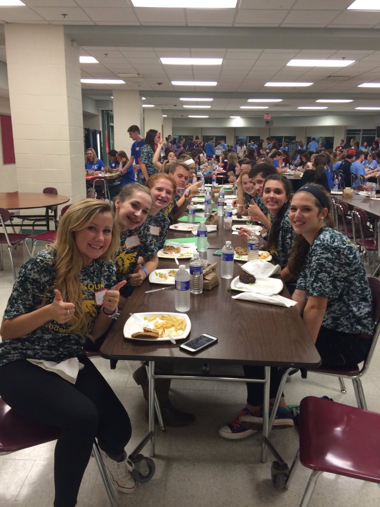 tantystuco's tweet photo. Student council can't wait to bring the new things we learned back to the school! #CDMASC #risetothechallenge https://t.co/LkXJMfd3bW