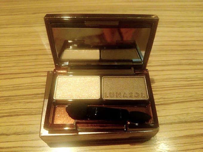 新しい白の花柄のワンピとルナソルの限定アイシャドウ買った(ฅ'&omega;'ฅ)♪ https://t.co/7LTxfTdPIQ