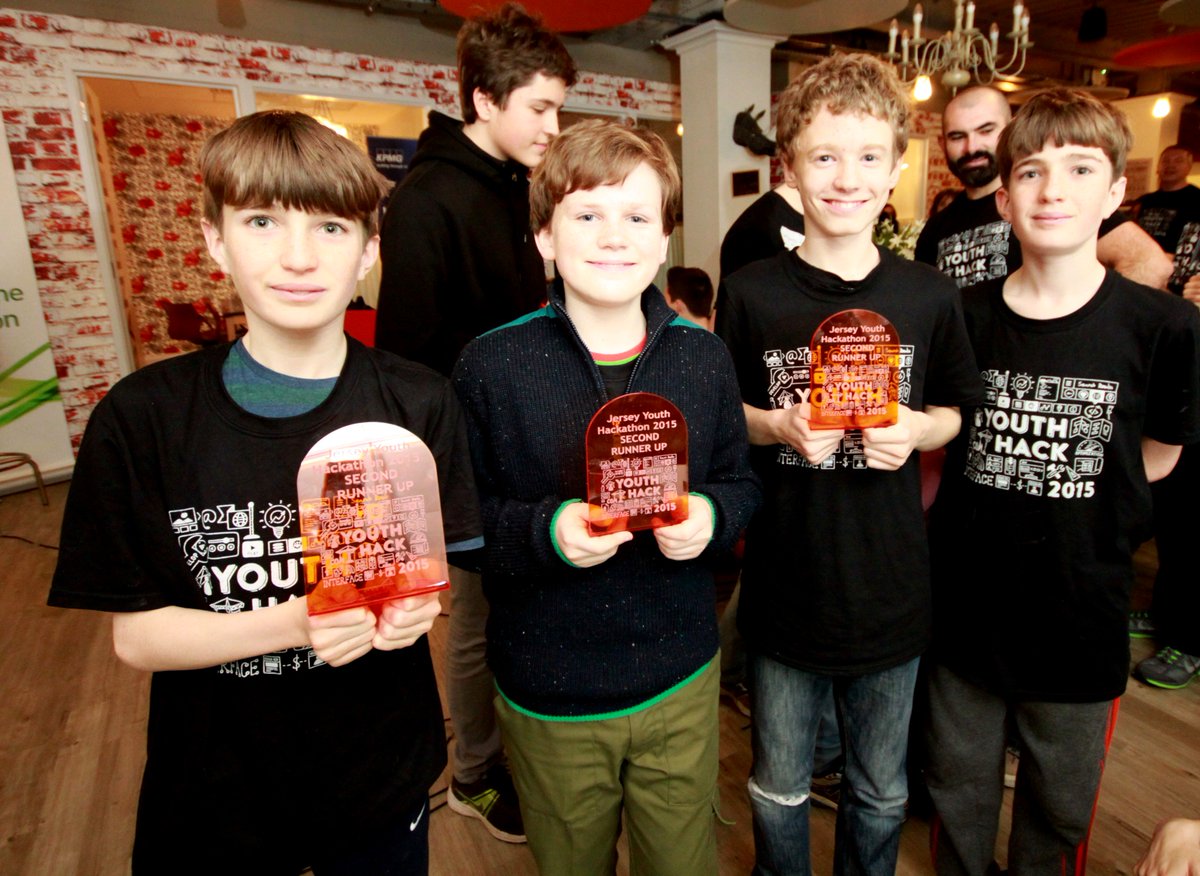 Congratulations to the winners <a href="/DigitalJersey/">Digital Jersey</a> #uhack2015 - Golden Touch, Wang Beats, WalkTalk &amp; Paws and Claws.