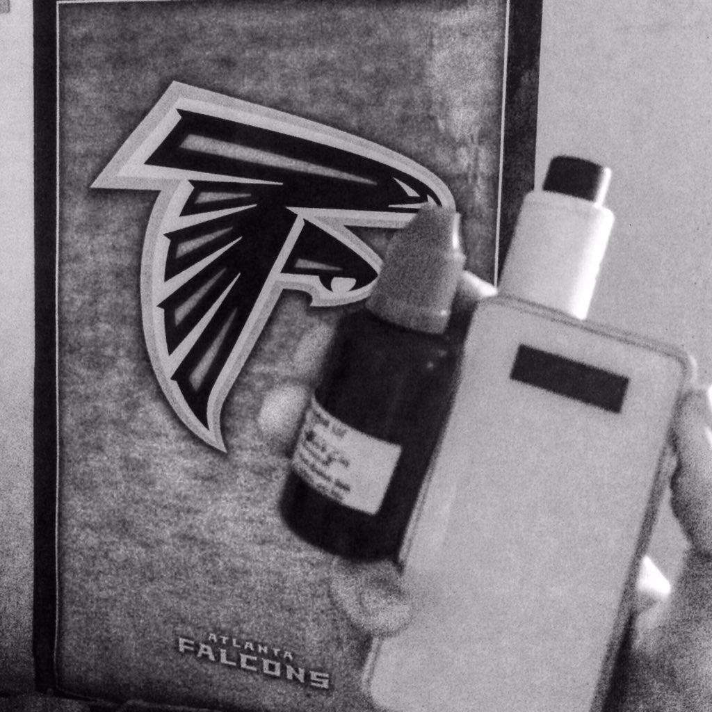 AVLien's tweet photo. #vaping and reppin my @AtlantaFalcons @M_Ryan02 @devontafreeman @jakematthews70 @ https://t.co/hw9KdNr733