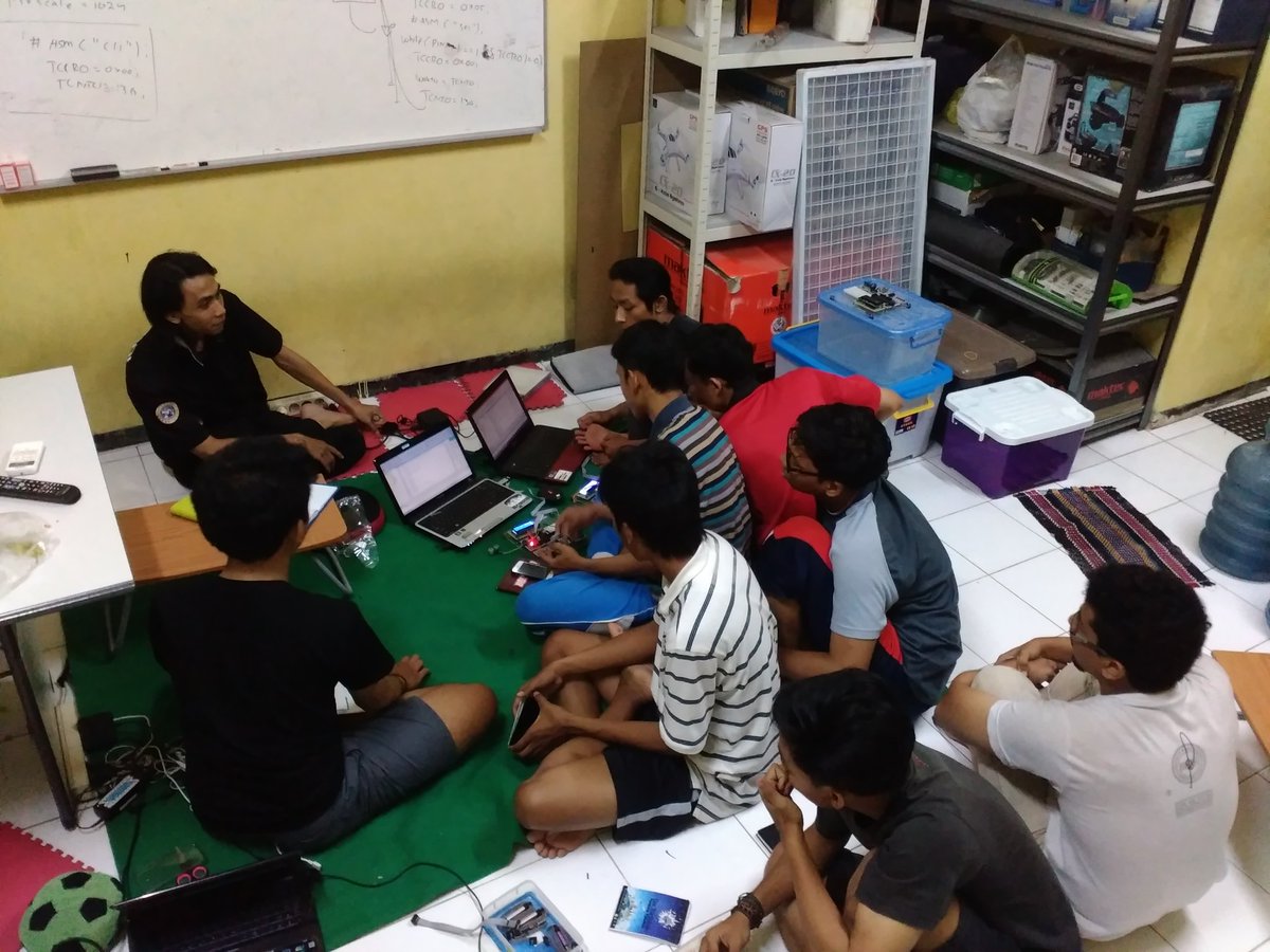 ASTRAI_UA's tweet photo. Malam minggu bertemankan SRF 04 ~ #ASTRAI_UNAIR #UNAIR https://t.co/8uzktDpvtu