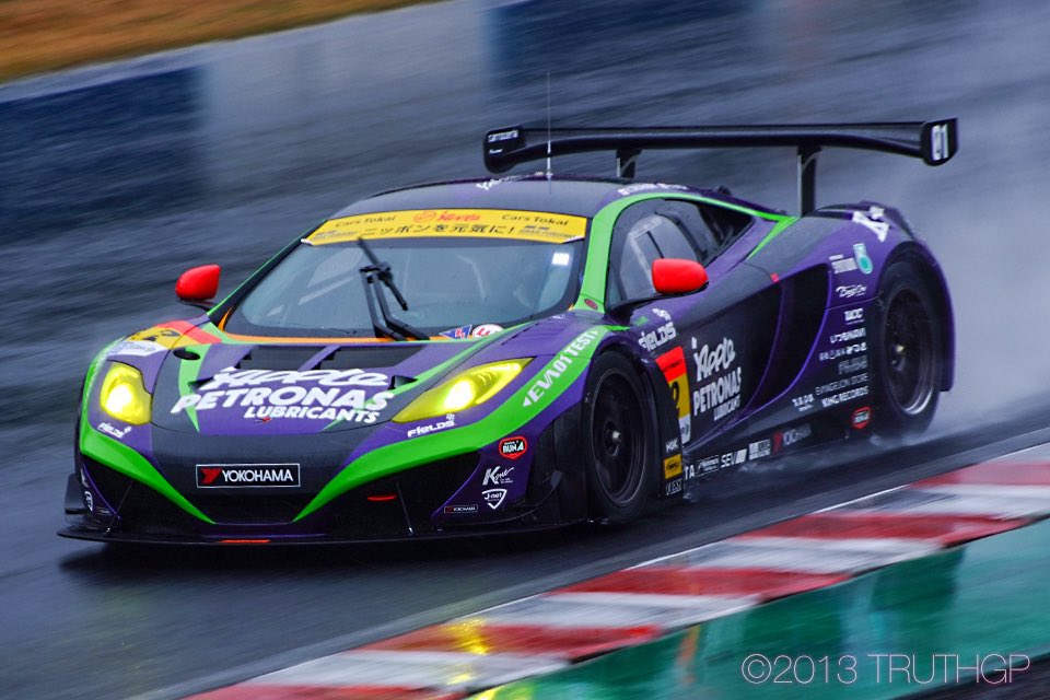 truthgp's tweet photo. 最近話題のEVA(笑)。 #McLaren #MP4-12C #GT3 #WetSession https://t.co/y3KIarMCih