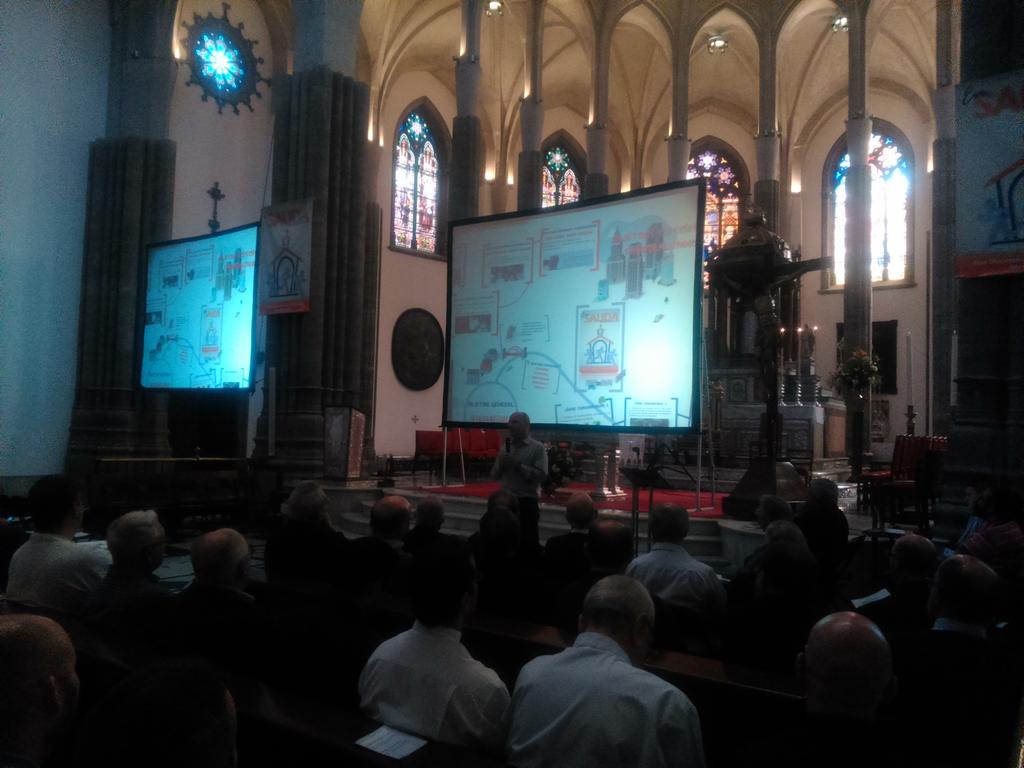 Tfe_NuevaEvang's tweet photo. Y ahora comienza la explicación de todo el plan que será el timón programático que guiará nuestra diócesis #PDP15-20 https://t.co/cZ93dV6C3l