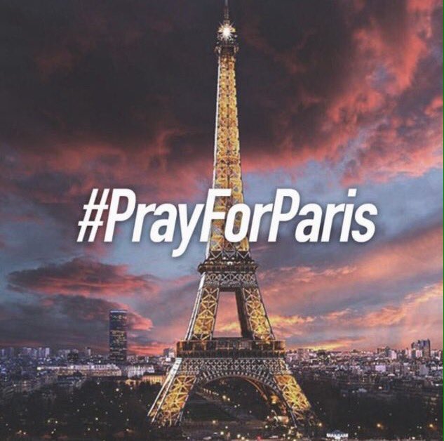 AleBorrello's tweet photo. #StopViolence #PeaceinParis #prayforparis 🇫🇷🙏🕯 https://t.co/zlBmF9n01w
