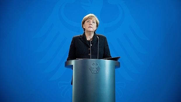 abc_es's tweet photo. #CRÓNICA Merkel: «Nuestra vida en libertad es más fuerte que cualquier forma de terror» https://t.co/th9PxNzB6x https://t.co/HolmiynsBj