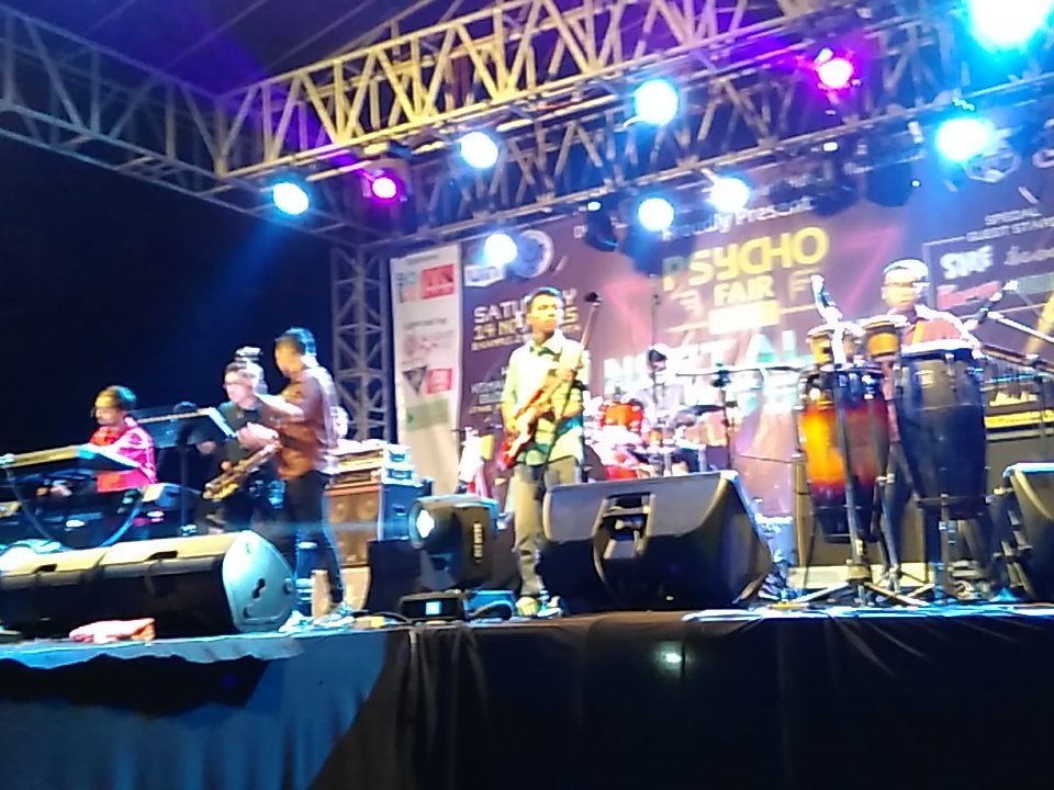 PsychoFair's tweet photo. Penampilan selanjutnya dari juara 1 Band Competition "Arts Fair". Mereka sekaligus juara favorite!! LEMUEL PROJECT https://t.co/OWt1oPZwkM