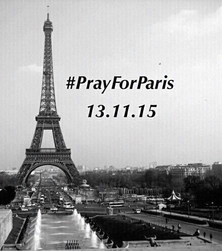 _missportman_'s tweet photo. #PrayForParis https://t.co/442c4JcUJb
