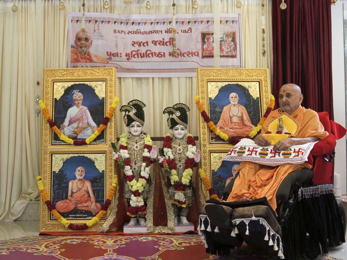 BAPS's tweet image. HH Pramukh Swami Maharaj&apos;s Vicharan: 13 November 2015, Sarangpur, India goo.gl/f2MxPQ