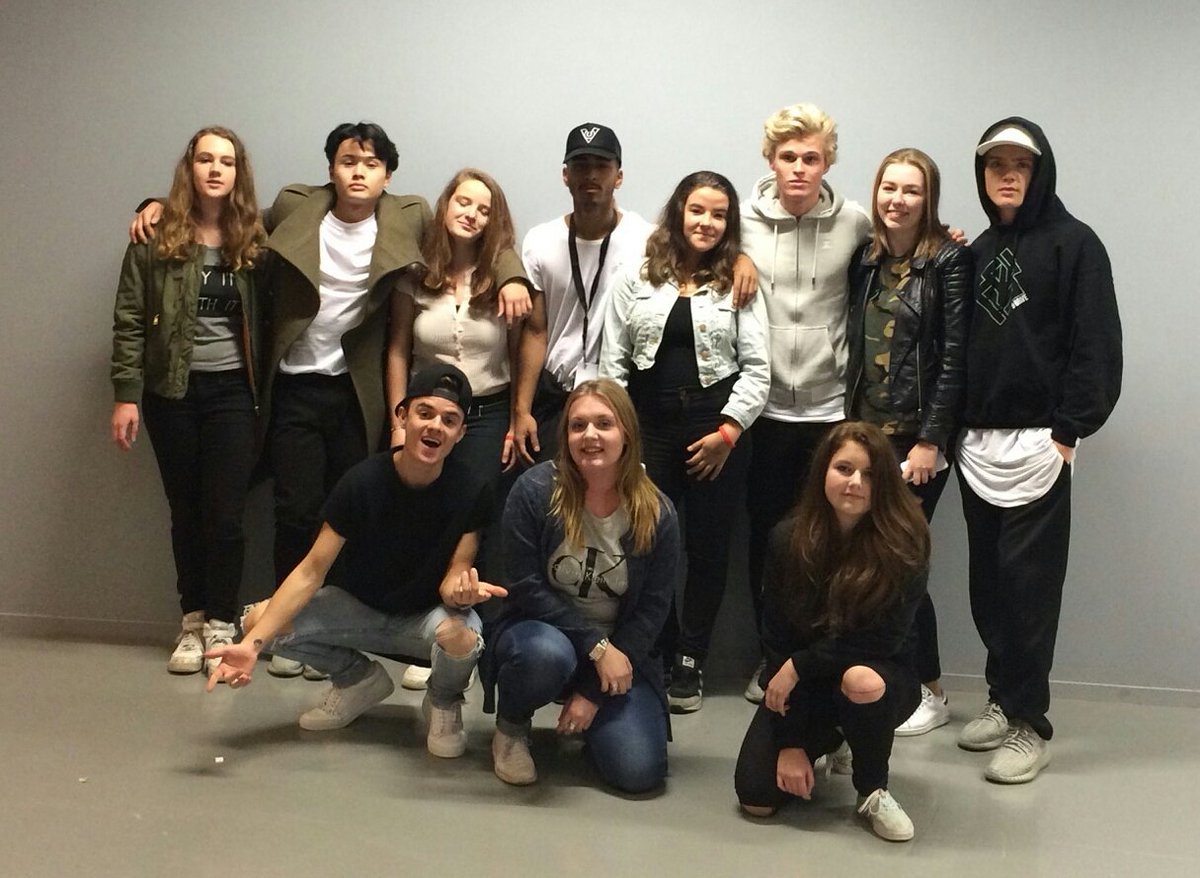 De gelukkige winnaars van de #Meet&amp;Greet met <a href="/BBraveOfficial/">B-Brave</a> gisteren!