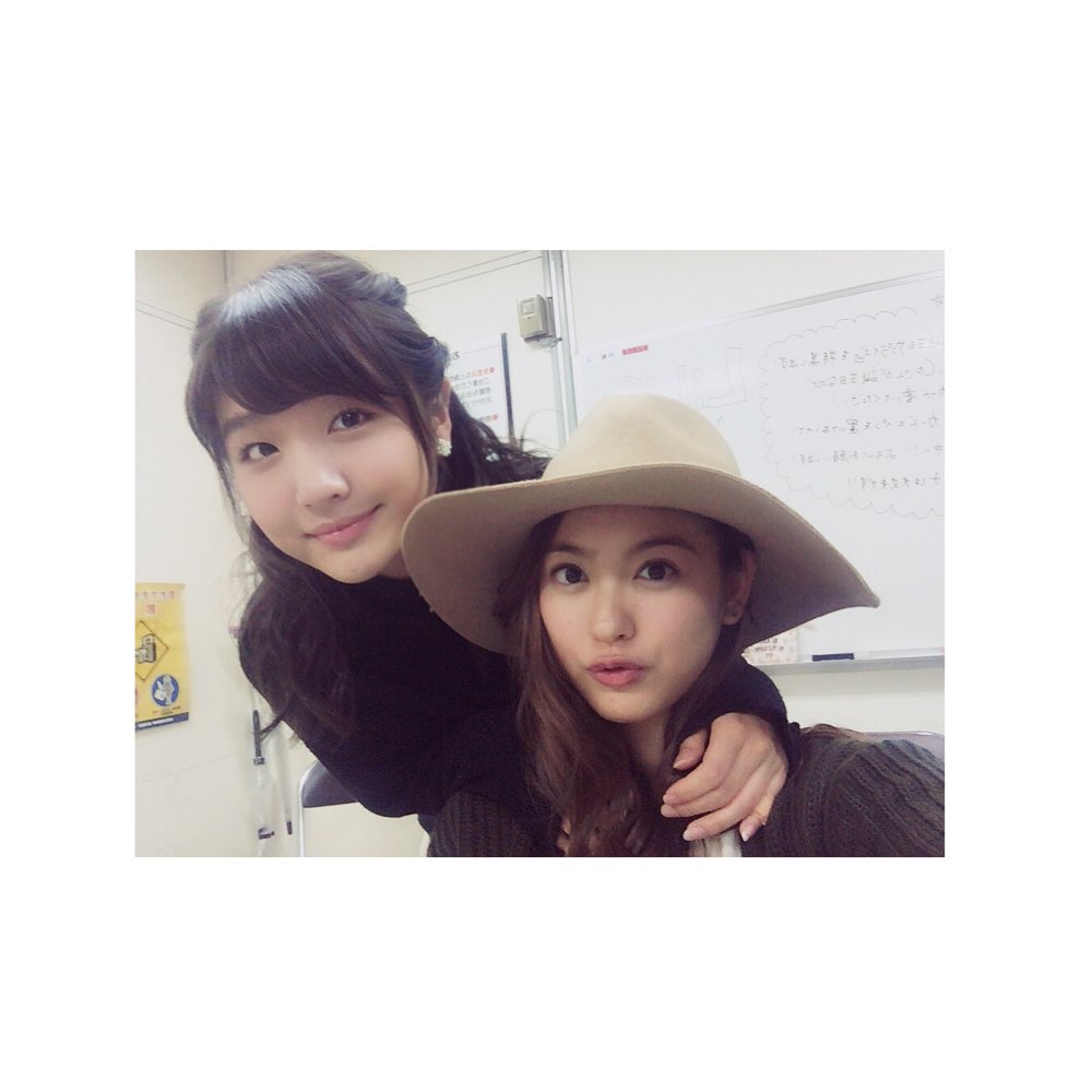 Rの法則収録でした〜！
おらぶ、なったん、かほ、みりぃ✌︎

今日はねじねじヘアしてもらったよ👧🏻💓 https://t.co/i0XfTBnKHX