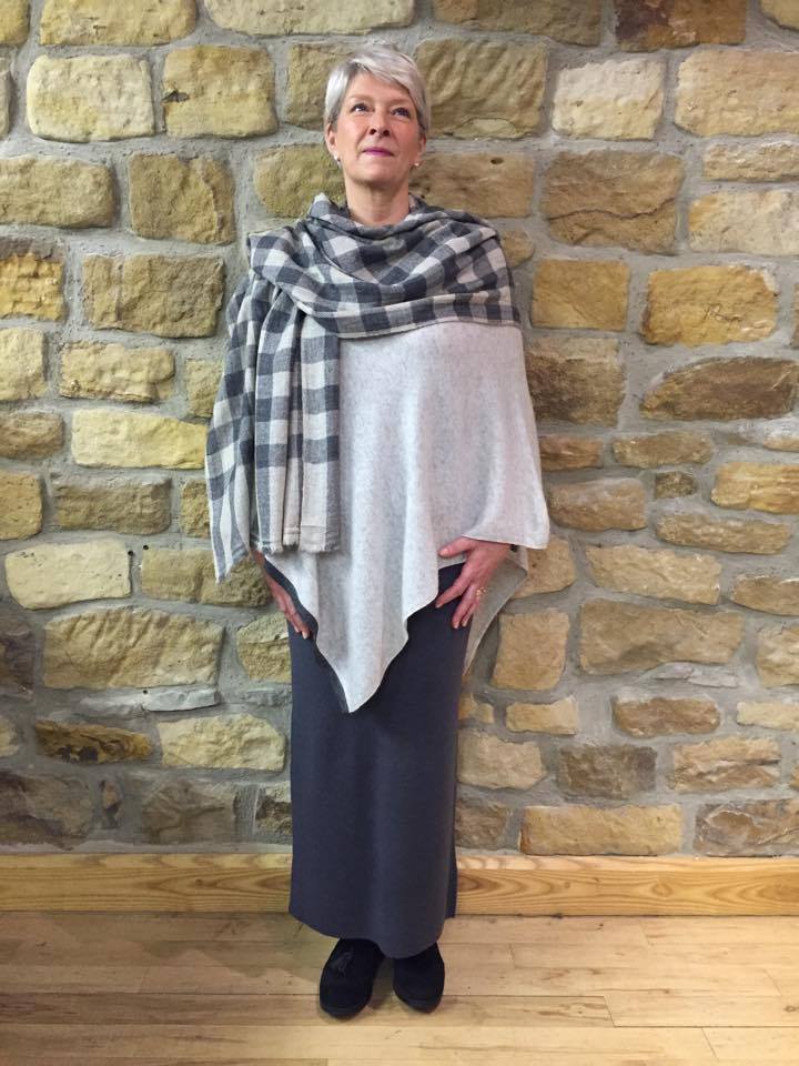 Our beautiful cashmere scarfs are now in!
moo-designs.com/shop/fluffi/fl…
