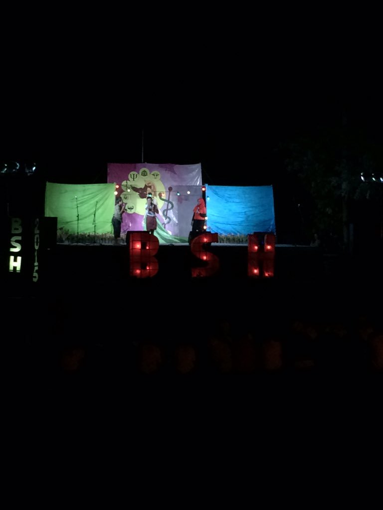 Penampilan atraksi dari Mahasiswa Baru FK Unud 2015