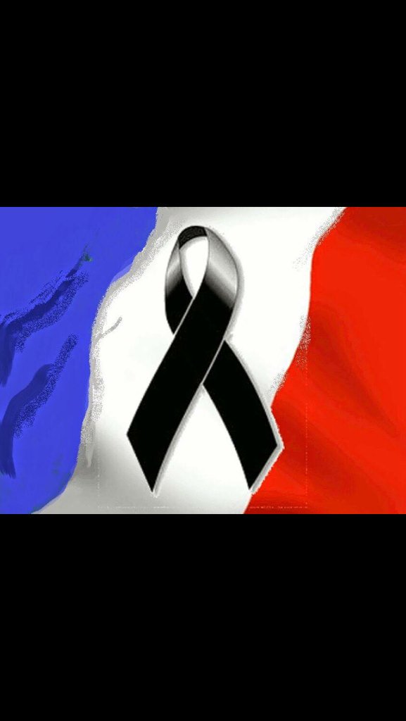 ELuperi's tweet photo. Close to France and to my friends who live in paris @TobiaBiondo @Enzo_Lefort @Romandjitli @Abouelkassem_ @maxpauty https://t.co/HrXnhBobwR