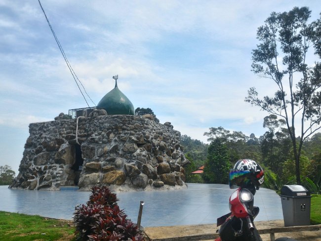 Keunikan Mushalla 'Batu' Jabal Rahmah - at.infosumbar.net/2b-f