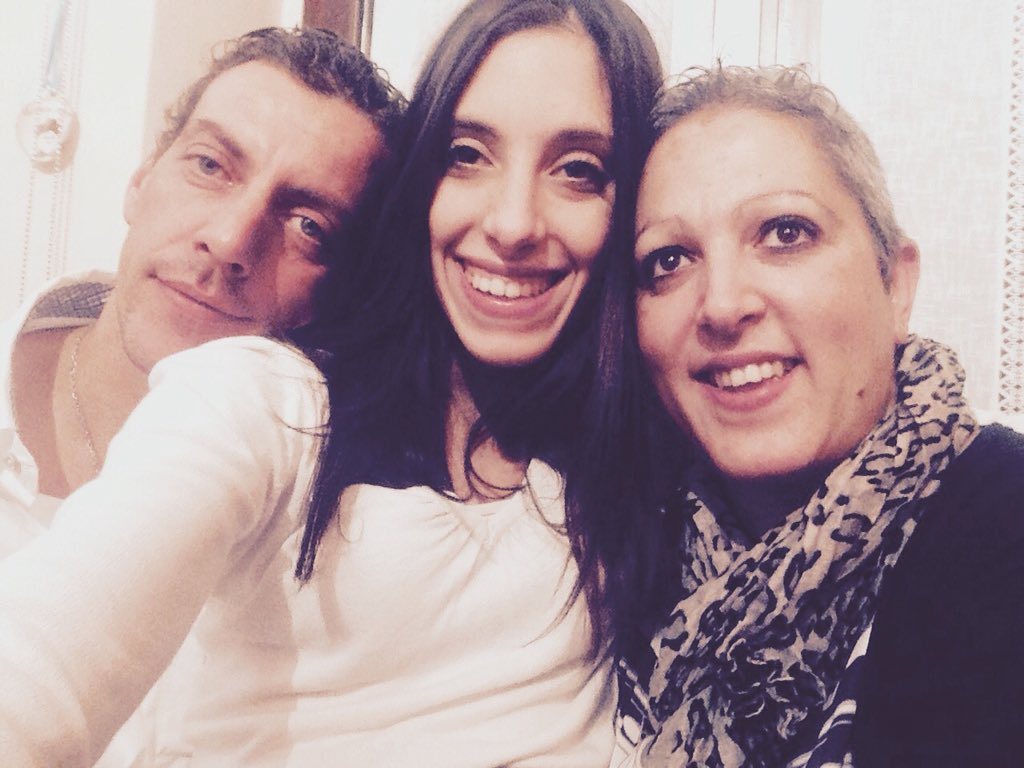 FutureJ1995's tweet photo. La persone più importanti della mia vita! #zia #zio https://t.co/JhHJbZoNHa