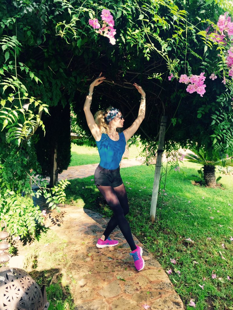 EnAvantBallet's tweet photo. We've been away for a while on our @IbizaBallet retreat at Atzaro ✨🙆🏼 https://t.co/wfAH8wuAos
