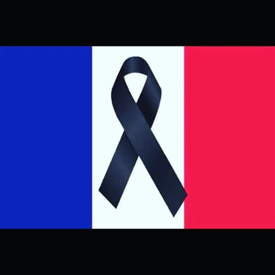 Nadie puede aterrorizar a toda una nación, a menos que todos nosotros seamos sus cómplices.
#TodosSomosParis