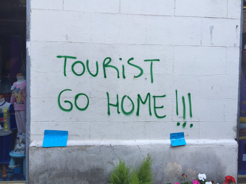 How do we define who is a tourist? <a href="/tourismtru/">Tourism TRU</a> <a href="/eutdh/">Turisme i Direcció Hotelera UAB</a>