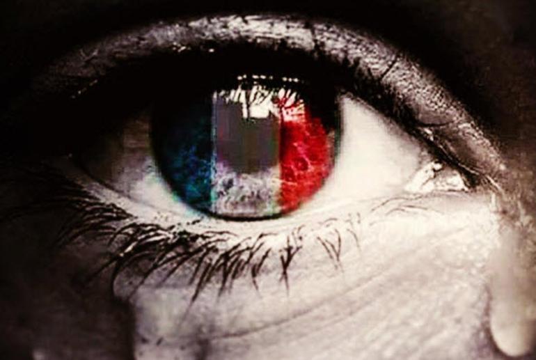 loveeproject's tweet photo. #ParisİçinAğlıyoruz #PrayforParis #RechercheParis #TodosSomosParis #PrayersForParis #PourtoiParisjepleure https://t.co/oj9lw7hFbO