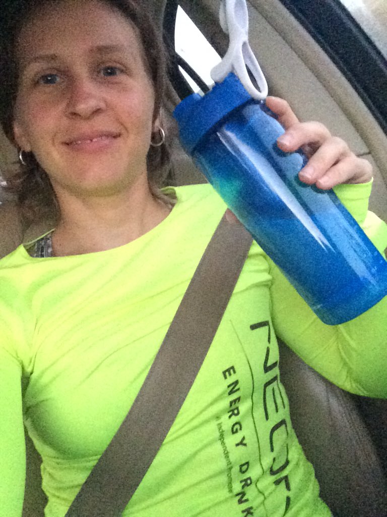 OCRQueen's tweet photo. #ViLife #Shake4Breakfast #NeonOnDeck #BeastBound #TrifectaSquad #PlayInTheMud #DrinkHealthy #EatHealthy #RaceLife https://t.co/Ohc97jBKv8