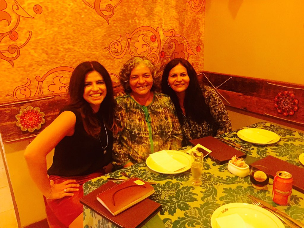 Muito feliz com MINHAS irmãs Fátima Almeida e Dedé Castelo