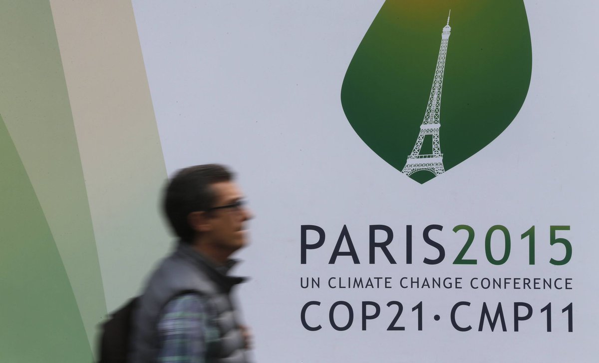Le_Figaro's tweet photo. 🔵 EN DIRECT - La conférence sur le climat est maintenue >> https://t.co/szmwJKFzLY #COP21 https://t.co/rPfdHuQ9Hw