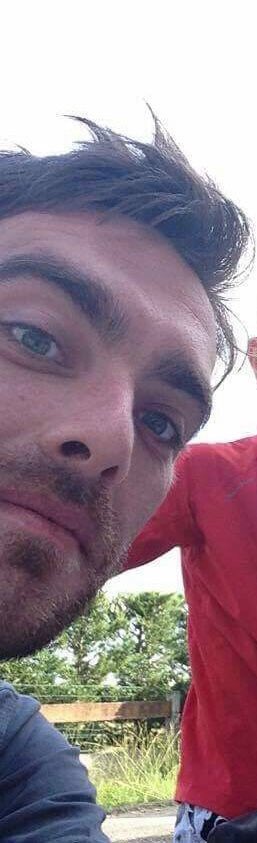 AVIS DE RECHERCHE
Travaille a la rue ou il y a eu l'attentat
RT UN MAX ET FOLLOW MOI

#ParisAttacks #RechercheParis