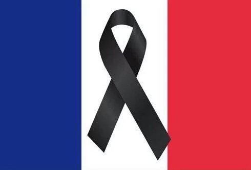 fornells_cat's tweet photo. Des de l'ajuntament volem donar el nostre suport i condol als familiars de les víctimes dels atemptats a #París https://t.co/rmd5PqF6F5