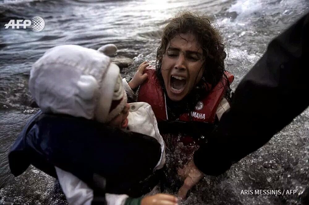 jelosa2's tweet photo. Grandiosa reacción ante atentados París...ya que estamos, reaccionemos también ante esta locura #refugiados https://t.co/0s320qns45