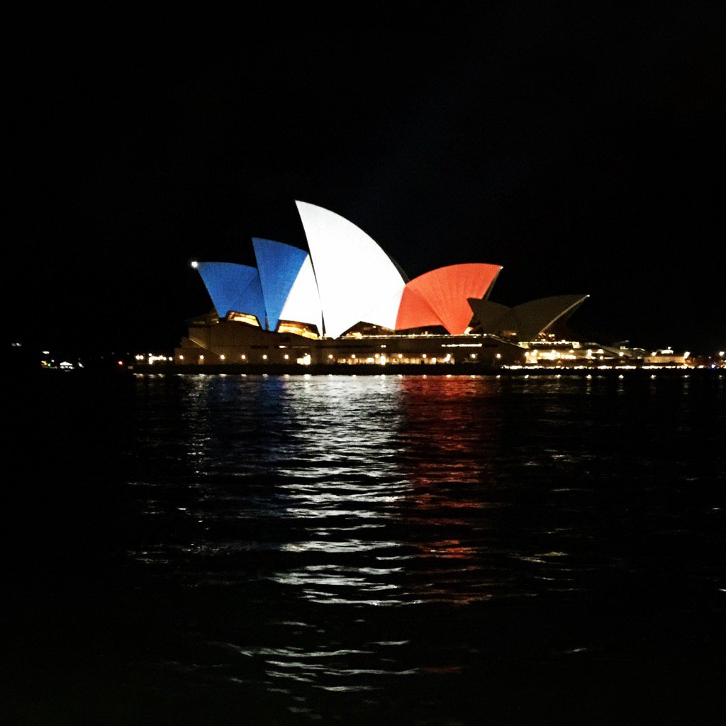 Marqueette's tweet photo. You are not alone #PrayersForParis #SydneyOperaHouse #France #flag #Paris https://t.co/pu8TutgUlS