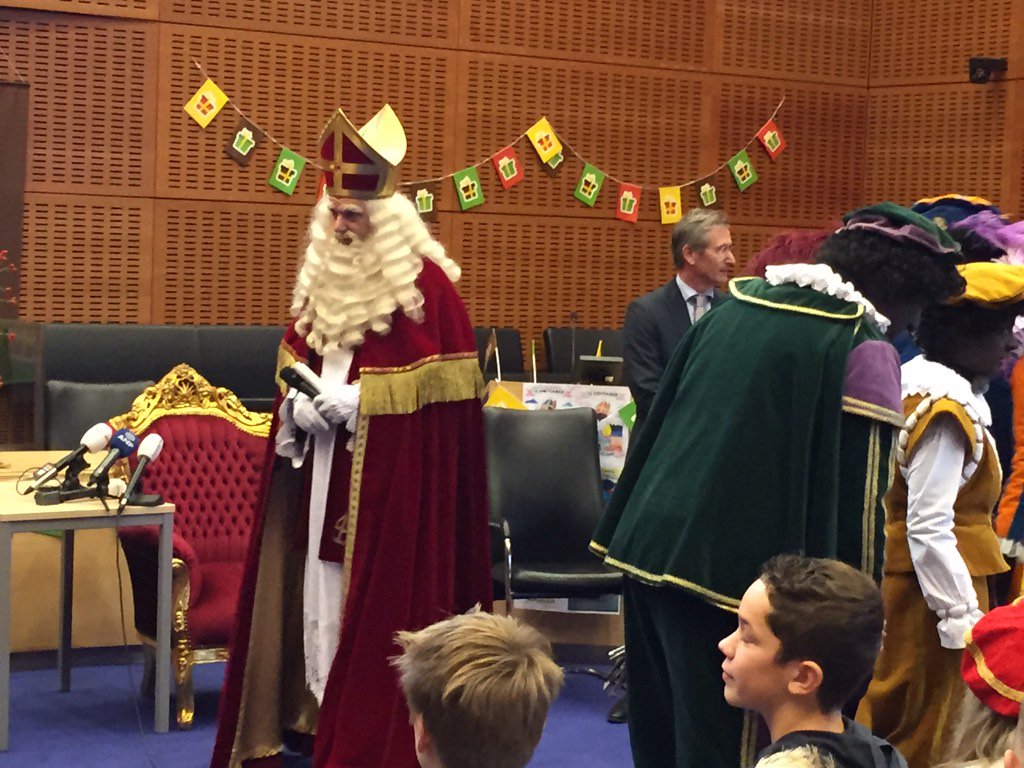 rosatimmer's tweet photo. Nagenieten bij persconferentie #sintmeppel https://t.co/AqgvZcWXTT