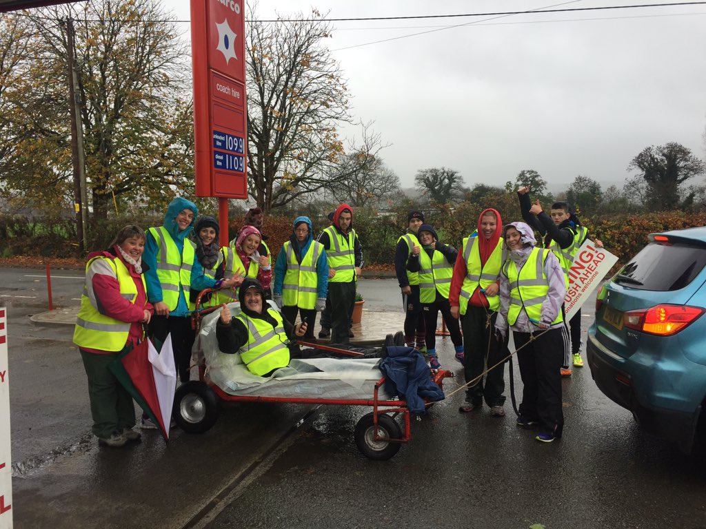 Pob Lwc <a href="/CFfIPontsian/">C.Ff.I Pontsian</a> a <a href="/TOMMORADIO/">Andrew TOMMO Thomas</a>  #achosda #glaw #bedpush #ewchamdani