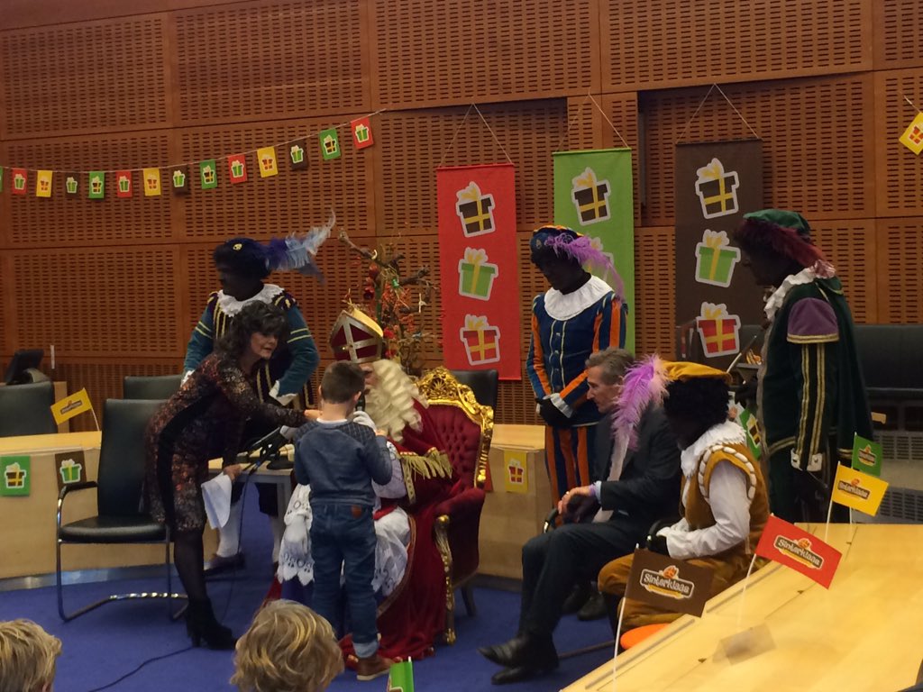 Sinterklaas geeft aan dat Meppel er goed op staat! Het was een feestje vandaag