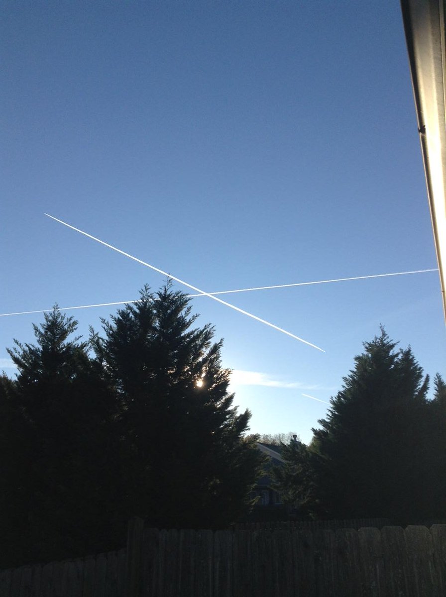 jackiehunt612's tweet photo. Woke up to vertical angles in the sky. @gacjh @gacsjh https://t.co/xzSwIFRONX