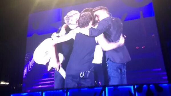 curIyroses's tweet photo. "you know I'm always coming back to this place" #MadeInTheAM https://t.co/cfMCB2EEmA