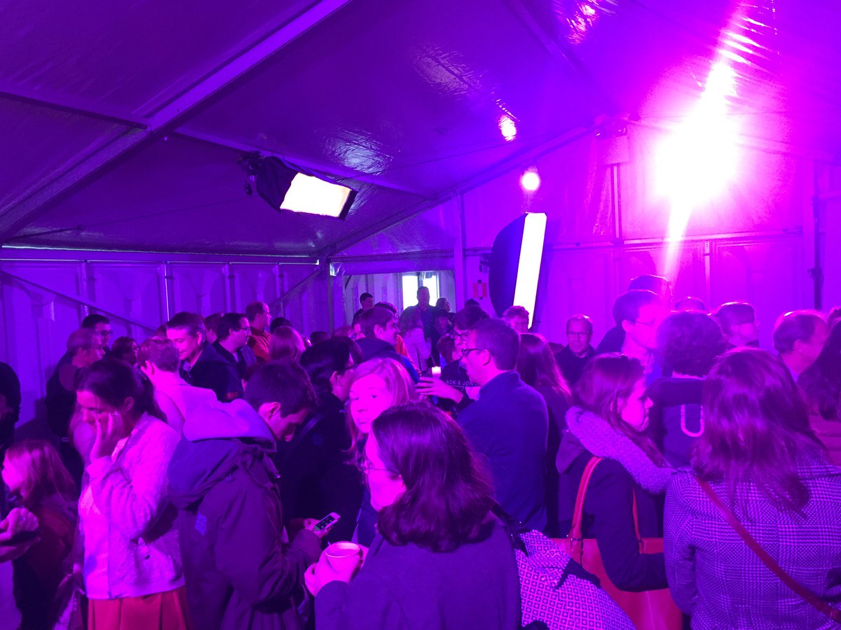 Achter de schermen bij Medialaan #RodeNeuzenDag (at @MEDIALAAN in Vilvoorde, Vlaams-Brabant) swarmapp.com/c/ar6eiIz6OwS