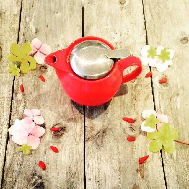 TradersMacc's tweet image. Looking for the perfect present. We think our beautiful teapots would make a lovely gift #tradersthedaytimecafe