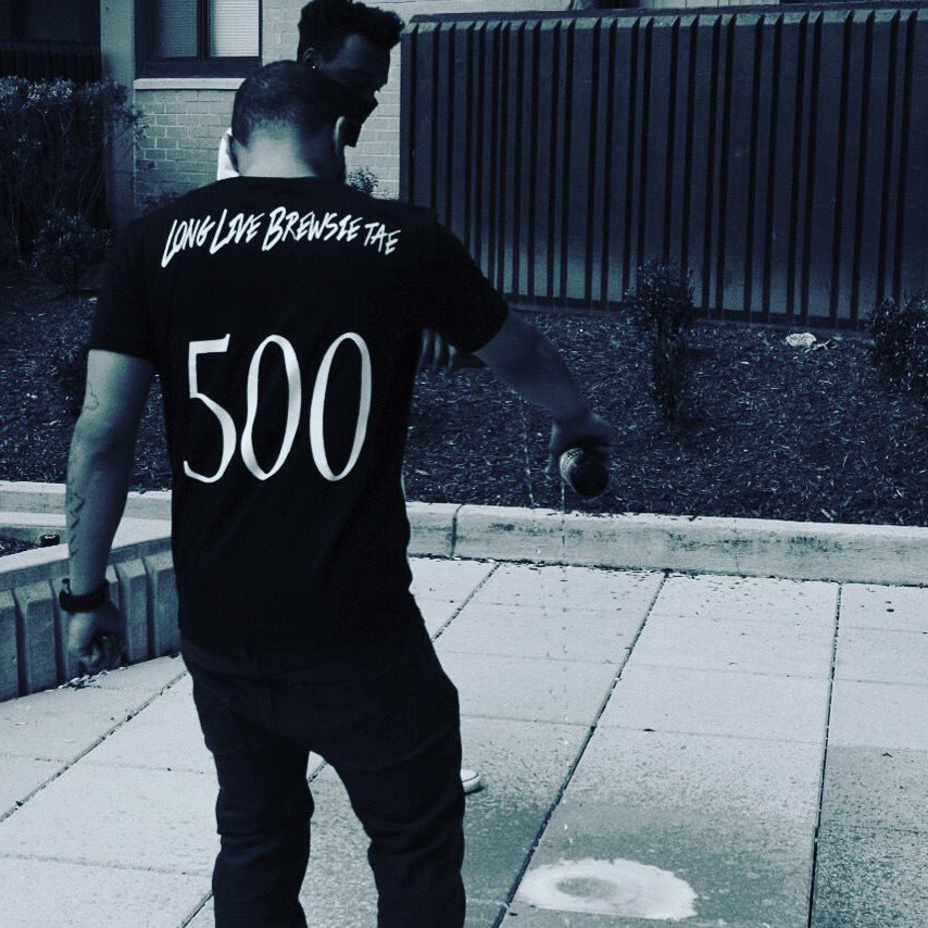 KingHarris_'s tweet photo. If you love yo niggas, tell em! Tomorrow ain't promised my nigga! #LongLiveChucky #LongLiveBrewsie #LongLivePimp https://t.co/Mcxq92OGin