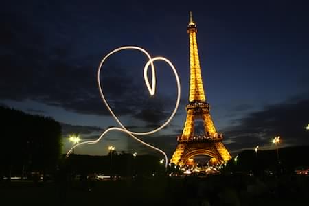 LovEnergyCo's tweet photo. Nos prieres et nos pensees sont avec vous. #PrayersForParis https://t.co/WxPMPpeWmx