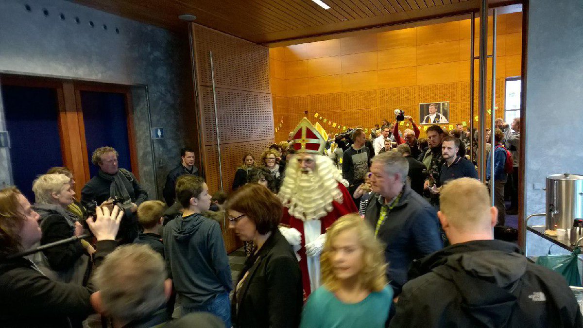 #Sinterklaas heeft zojuist vragenuurtje van de kinderen achter de rug. #sinterklaasmeppel