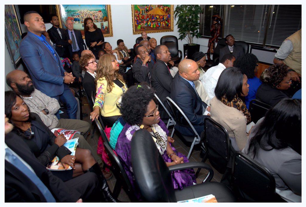 SVilledrouin's tweet photo. Je remercie la communauté haïtienne de Montréal pr cette belle soirée d'entretien sur le dév. du tourisme en #Haiti. https://t.co/QL60MROhh1