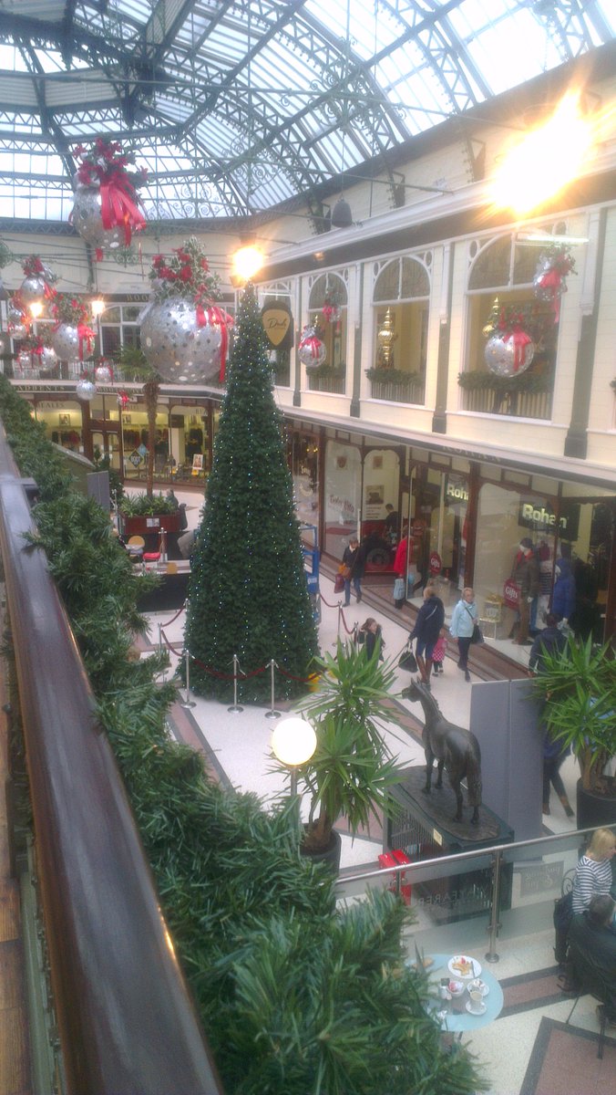 Loving the tree here at <a href="/WayfarersArcade/">Wayfarers Arcade</a> @radiosouthport #Southport