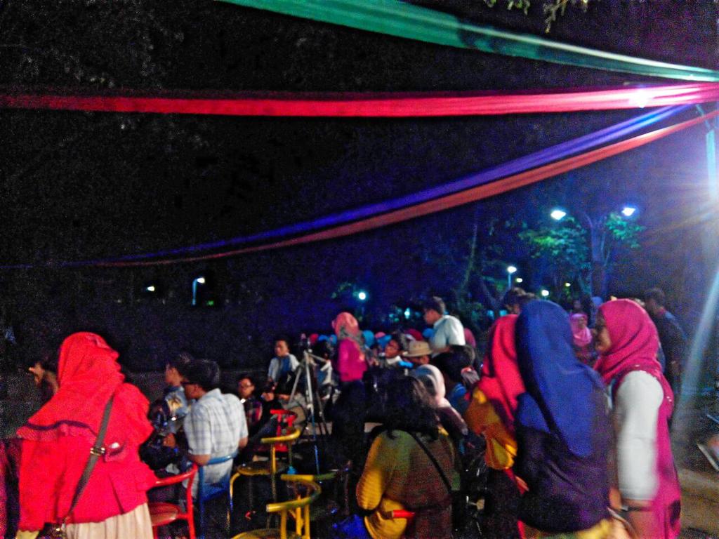 hmtl_its's tweet photo. [MALAM SENI 2015]
Be Yourself, Be Expressive, Be Yourcolor @ArtNight2k15! So exciting! #HMTLSOLID @ITS_Surabaya https://t.co/JPDvqFhtWy