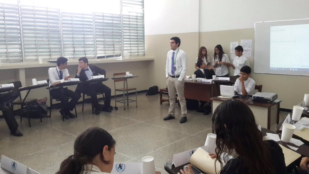 ISMUN_IE's tweet photo. Comite Central de PODEMOS. Partido Español. #ISMUN2015 https://t.co/Di1pSdgFcv